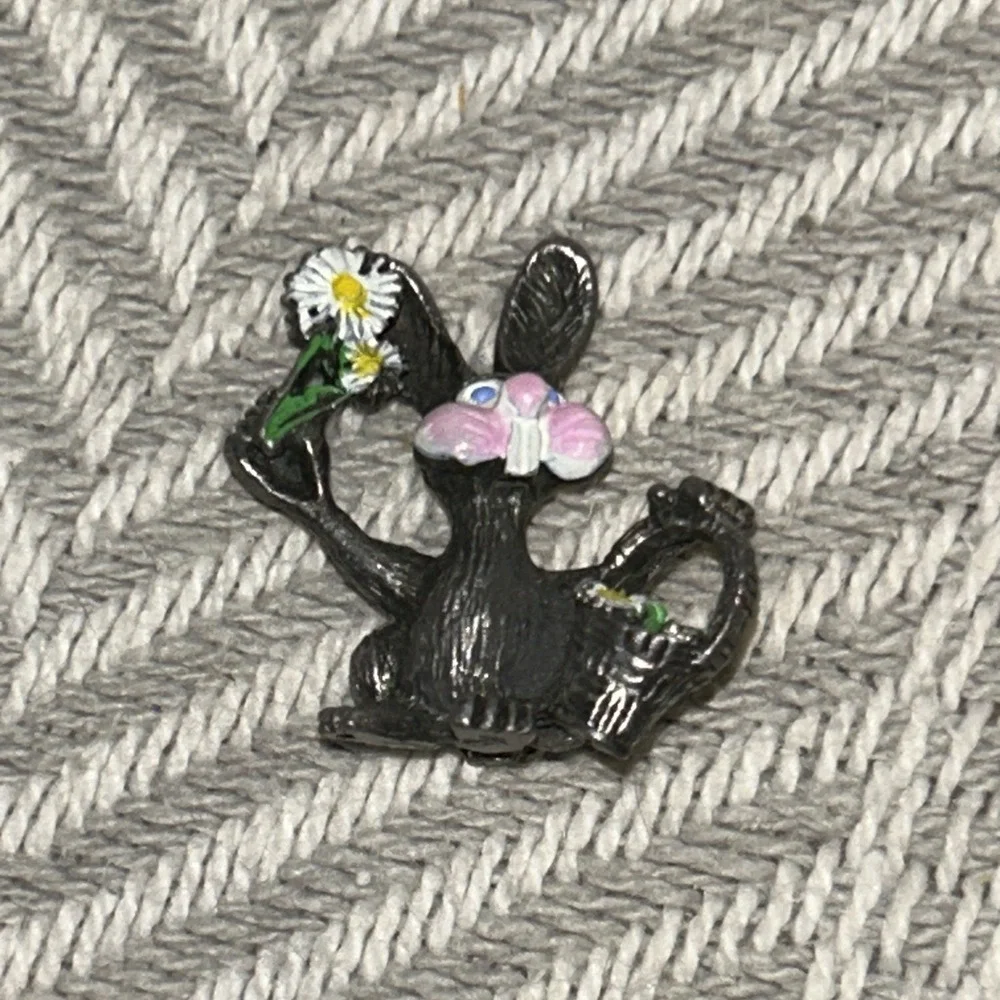 Image Pewter Bunny Rabbit Flower Basket Wildlife Diorama Miniature Art Figure H3